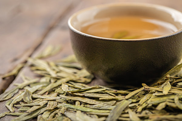绿茶是没有发酵的，所以是最寒的，不适合平时作为保养的茶来喝。(Shutterstock)