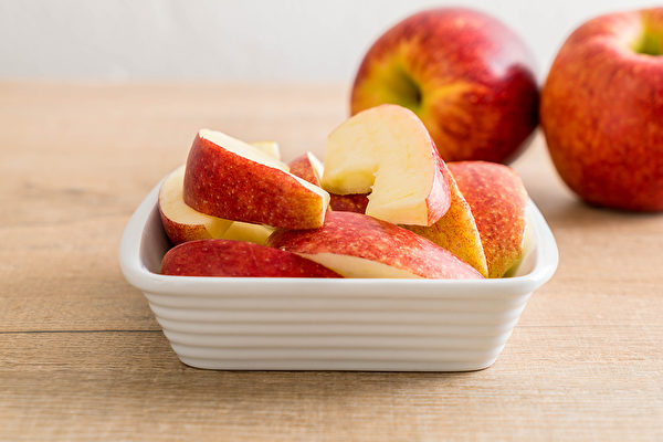 正确吃水果能减肥，营养师推荐5种水果，热量低还有饱足感。(Shutterstock)
