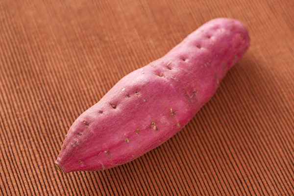 地瓜又名甘薯、红薯，有补中和血、益气生津、宽肠胃、通便秘的功效。
